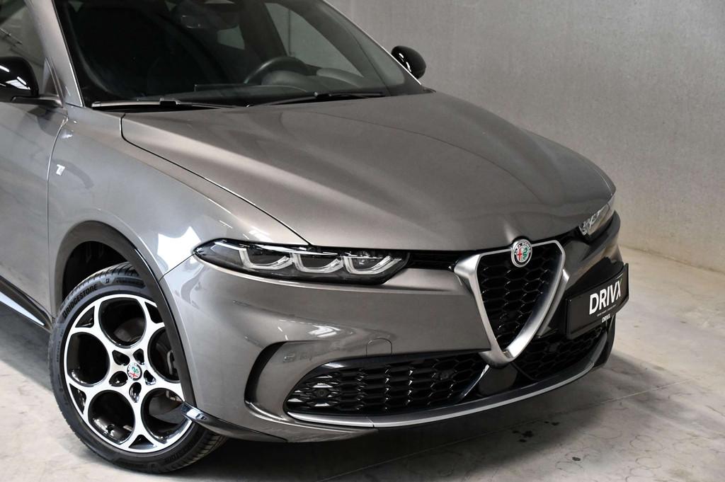 Alfa Romeo Tonale Ti - Plug-in - 1.3 - 4x4 - Carplay - ACC -, Auto's, Automaat, Parkeersensor, Gebruikt, Zwart