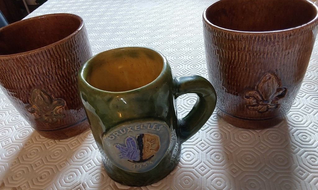 3 CHOPES EN FAiENCE (Chimay et 1 Bruxelles), Collections, Enlèvement, Comme neuf, Chope(s), Autres marques