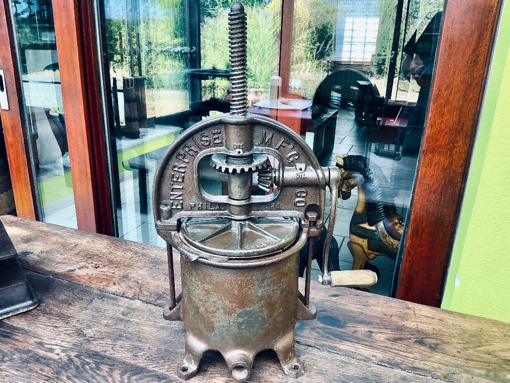 ANCIENNE PRESSE À FRUITS EN FONTE, Antiquités & Art, Antiquités | Outils & Instruments, Enlèvement