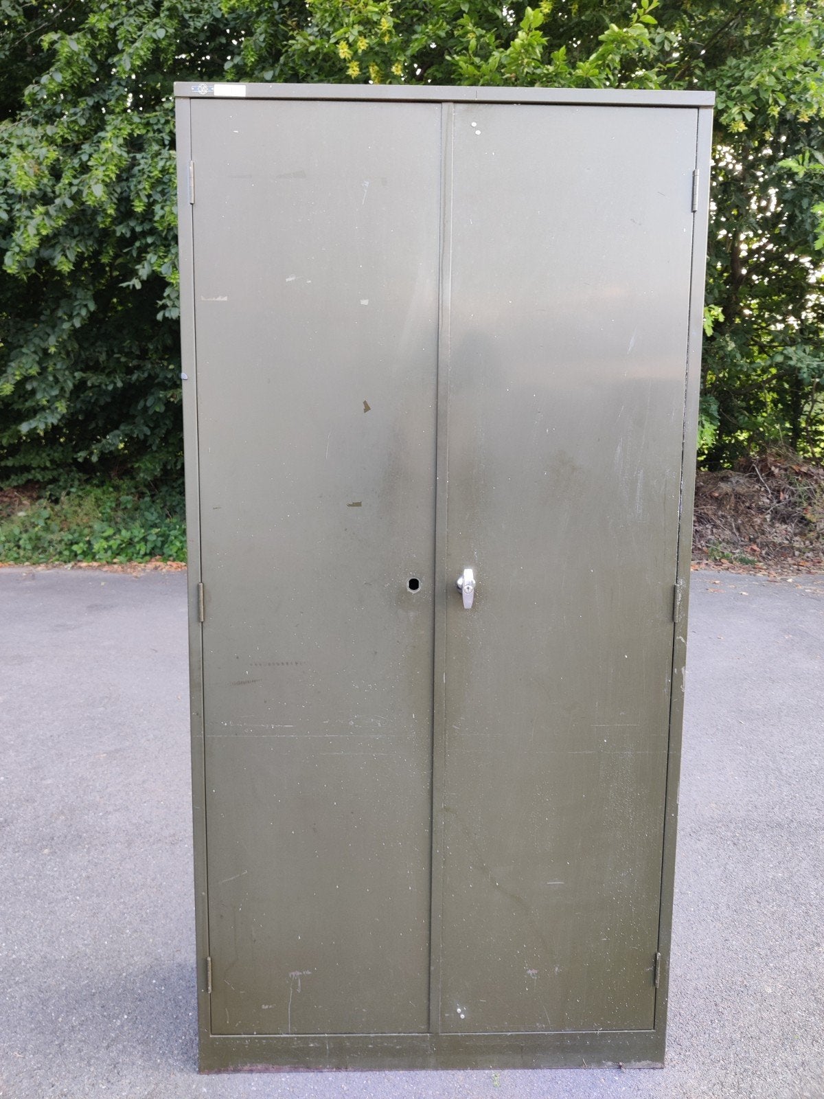 Metalen opbergkast, Ophalen
