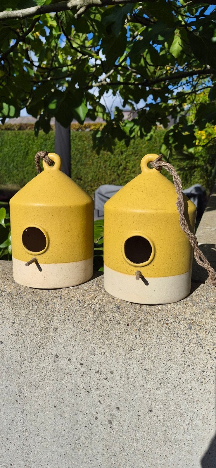 2 stenen nestkastjes 20cm hoog 14cm diam., Tuin en Terras, Ophalen