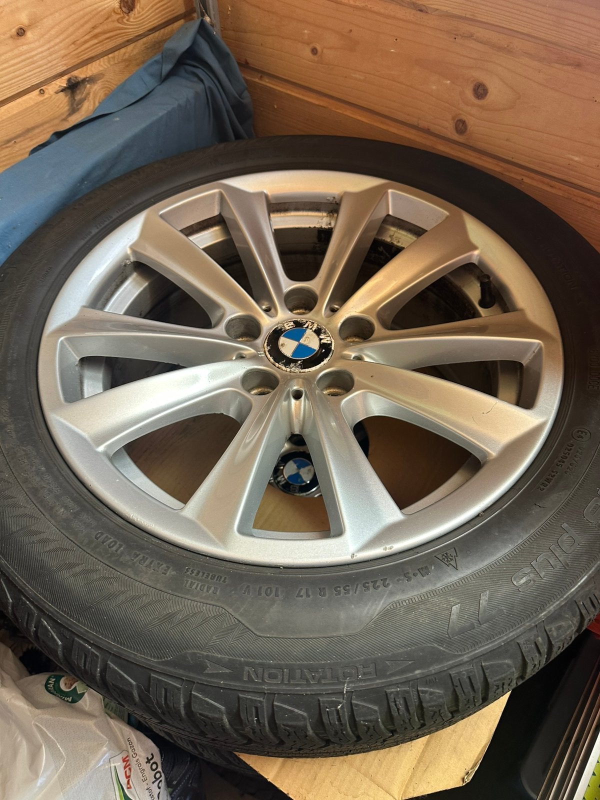 Pneus d'hiver sur jante en aluminium BMW, Autos : Pièces & Accessoires, Pneus & Jantes, Enlèvement, Pneu(s)