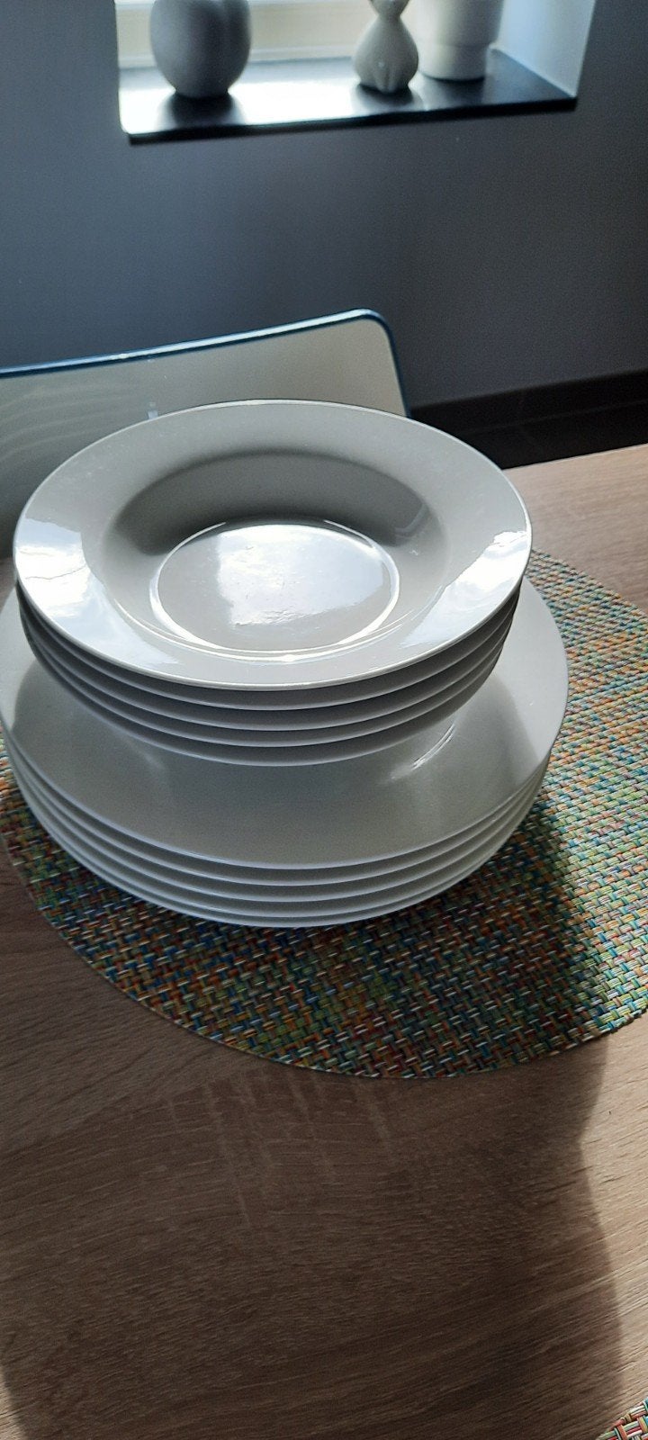 5 diepe borden en5 plate borden stuk 1€, Huis en Inrichting, Keuken | Servies, Ophalen, Bord(en)