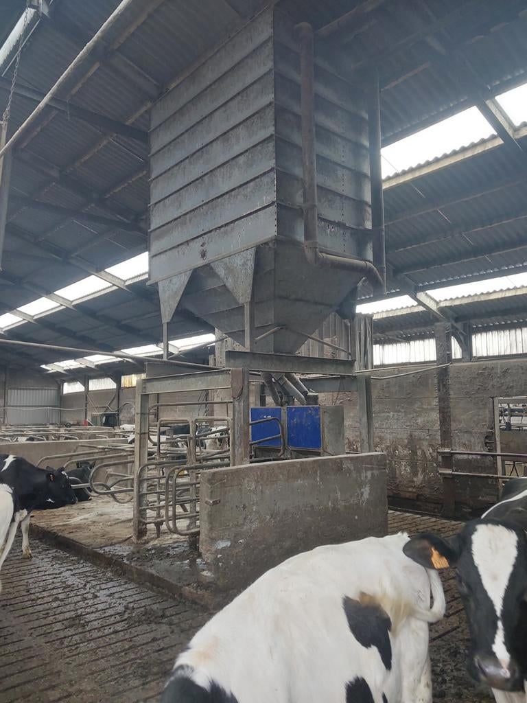 Voederautomaat Delaval met silo's, Dieren en Toebehoren