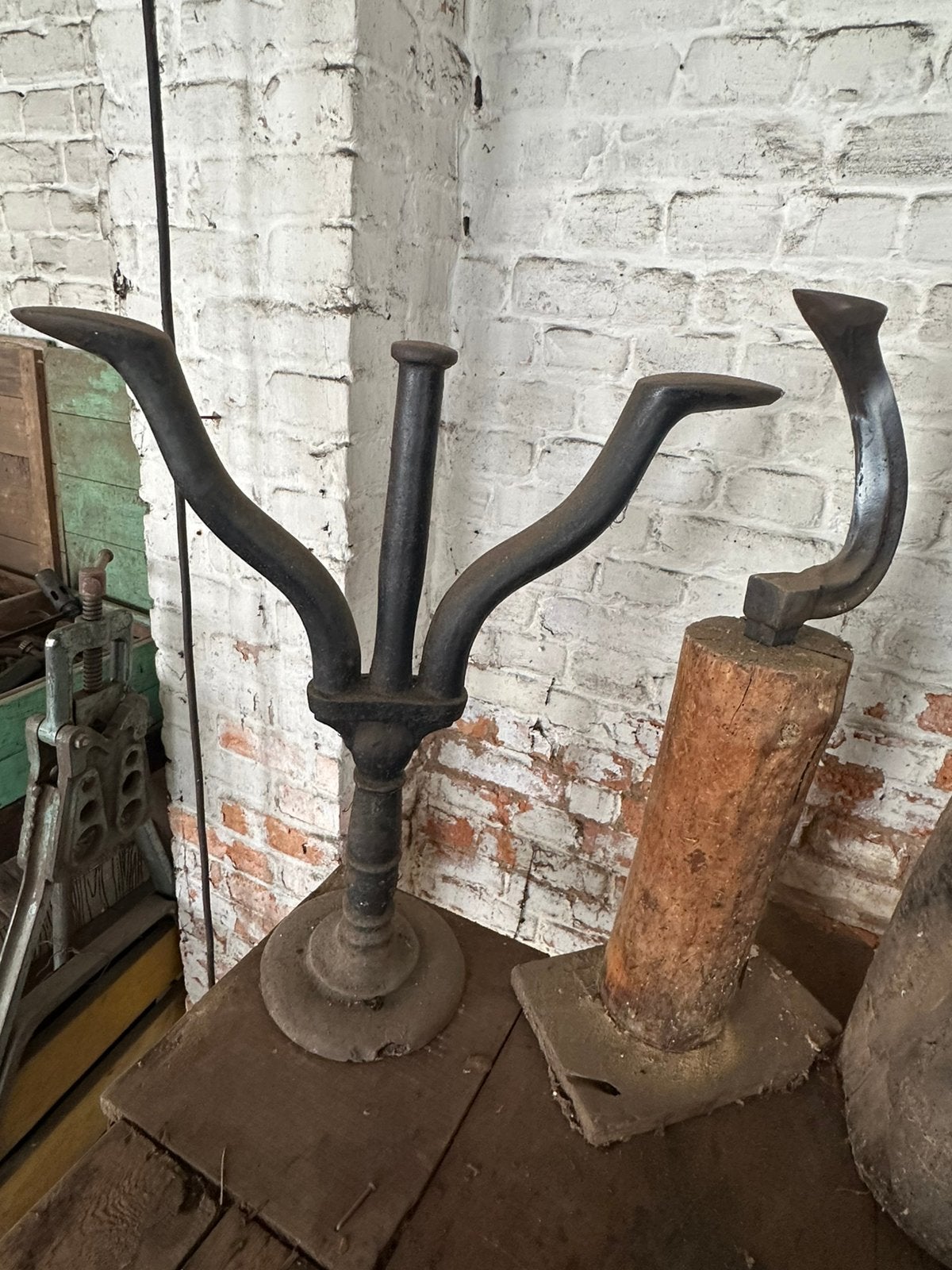 set schoenleest gietijzer, Ophalen