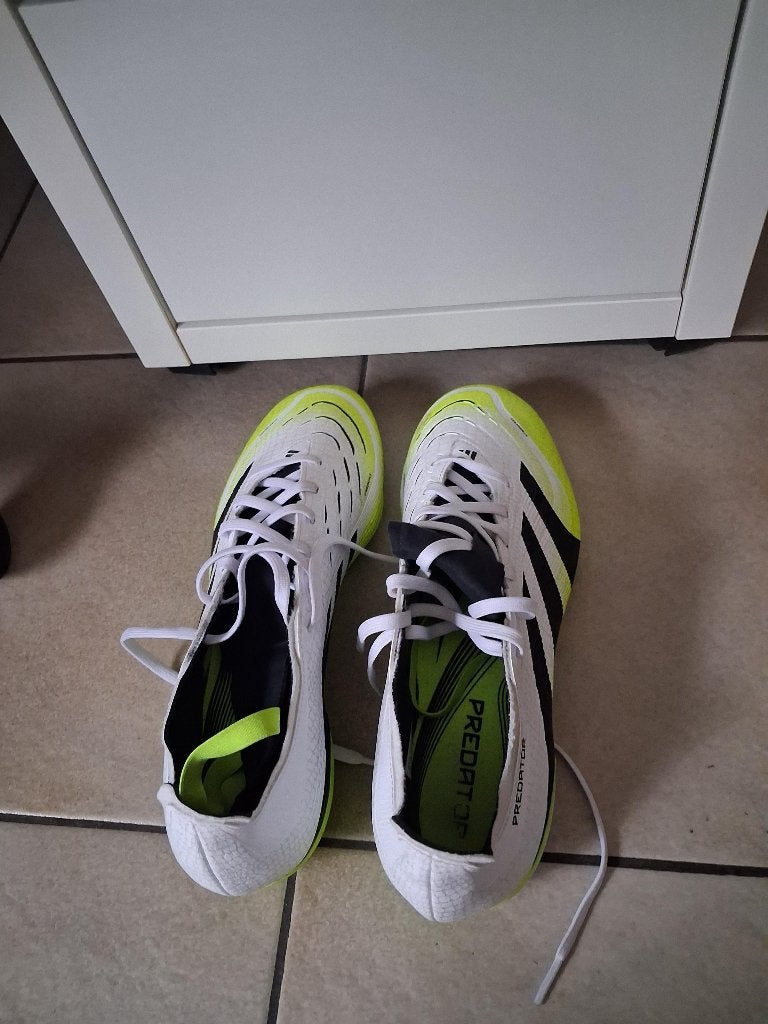 Adidas Voetbalschoenen, Enlèvement, Comme neuf, Chaussures