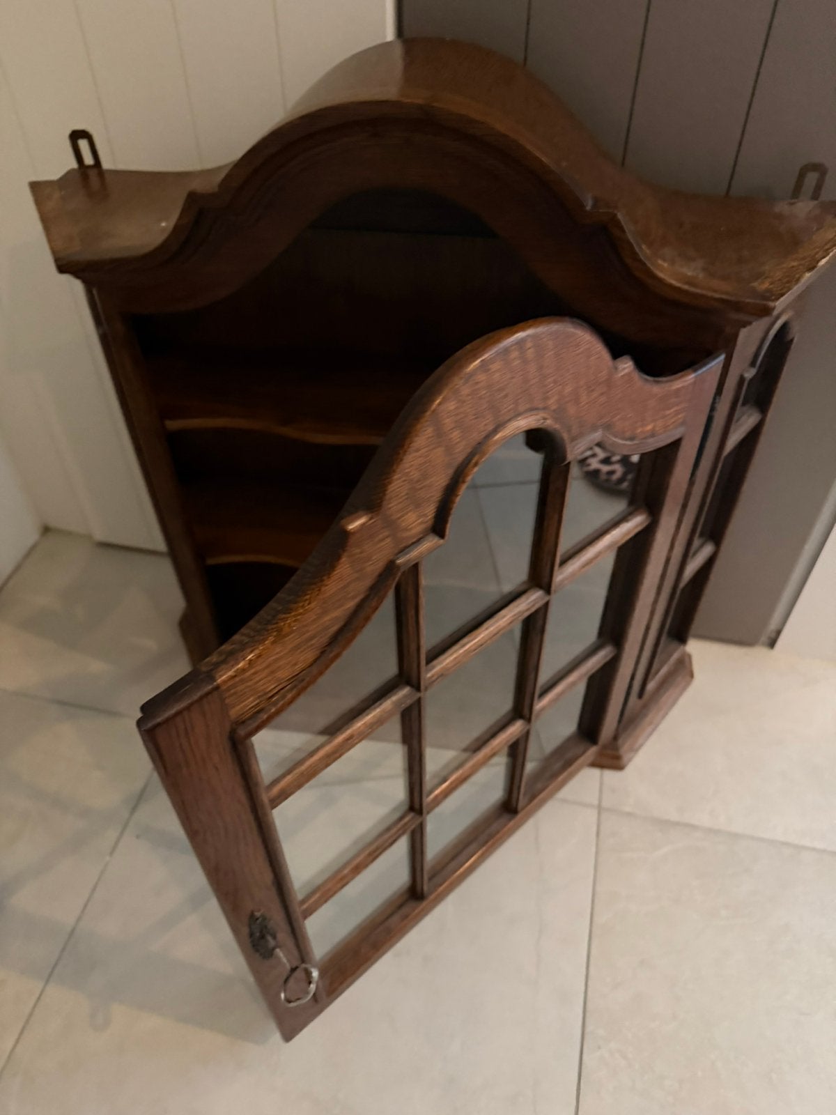 Antieke vintage  eiken wandvitrinekast met glas-in-lood deur, Ophalen