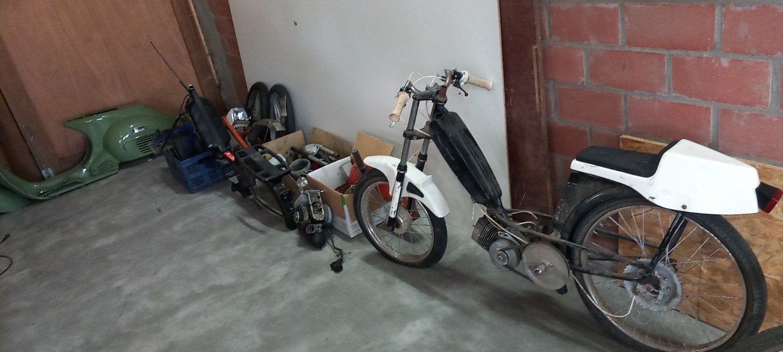 Lot peugeot 102 103 vogue motobecane onderdelen, Enlèvement