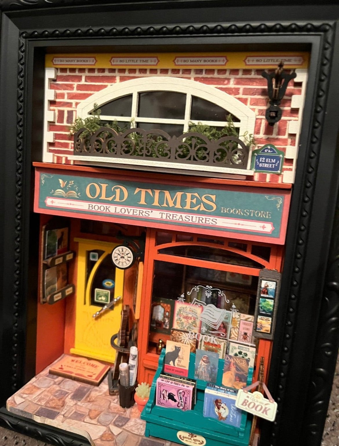 3D kader boekenwinkel met licht📚📚📚, Huis en Inrichting, Hout, Meerkleurig, Decoratieobject, Zo goed als nieuw