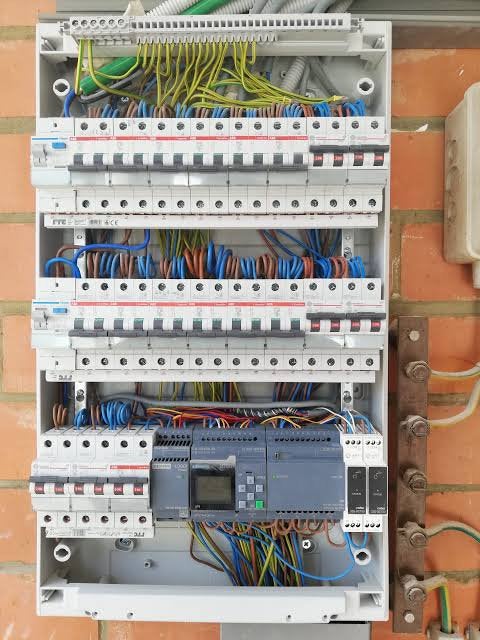 Elektricien limburg genk hasselt maasmechelen, Enlèvement ou Envoi, Comme neuf