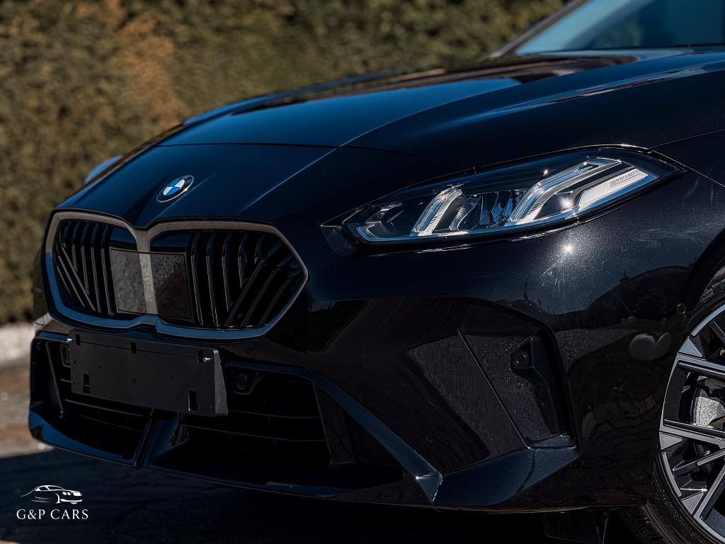 BMW 116i M Sport Design/Black/LED/Camera/Driving Ass./NIEUW, 4 deurs, Zwart, Bedrijf, 5 zetels