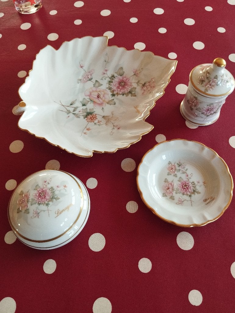 4 pièces porcelaine de Limoges toutes rehaussées main, Antiquités & Art, Enlèvement ou Envoi