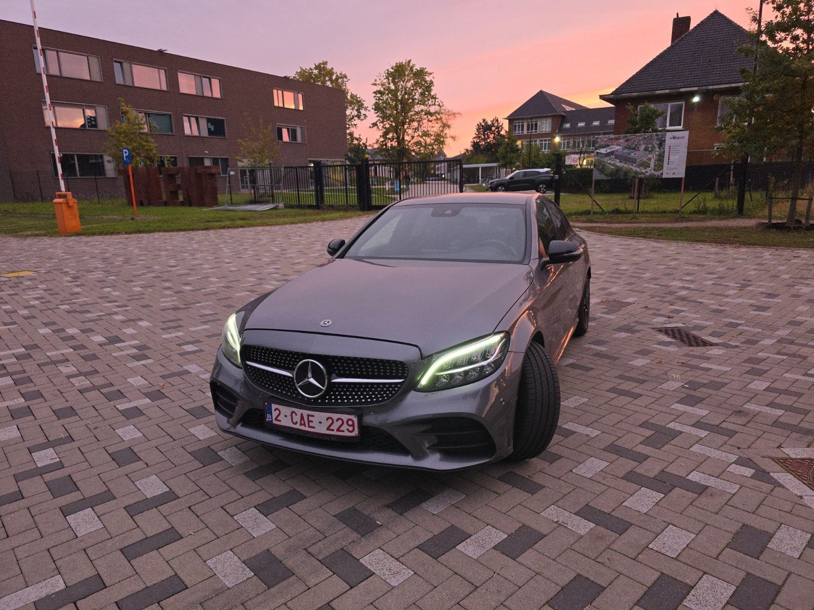 Mercedes-Benz C180 W205 2019 | 1.6 Essence | 9G-Tronic |, Autos, Achat, Berline, Automatique, Particulier
