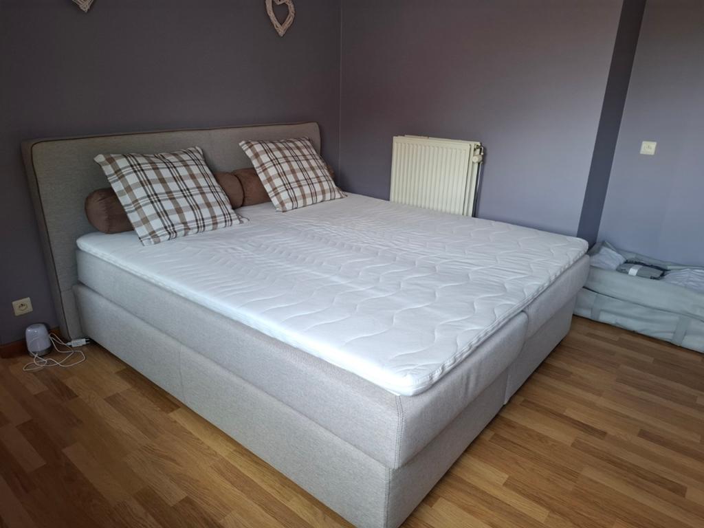 Boxspring in zeer goede staat. Altijd als logeerbed gehad., Huis en Inrichting, Slaapkamer | Complete slaapkamers, Ophalen