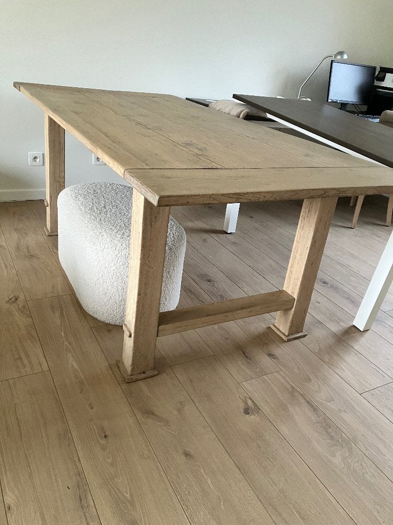 Houten eiken tafel, Enlèvement