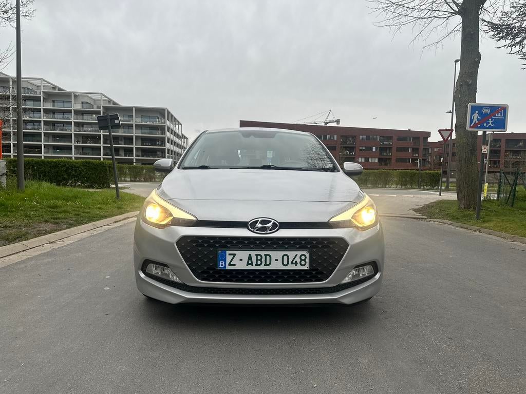 HYUNDAI i20 • EURO 6b • 1.2 BENZINE •, Auto's, Parkeersensor, Euro 6, 62 kW, Bedrijf