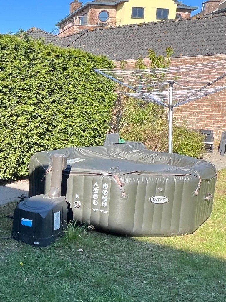 Jacuzzi met afdekzeil en pomp, Ophalen, Gebruikt, Afdekzeil, Opblaasbaar
