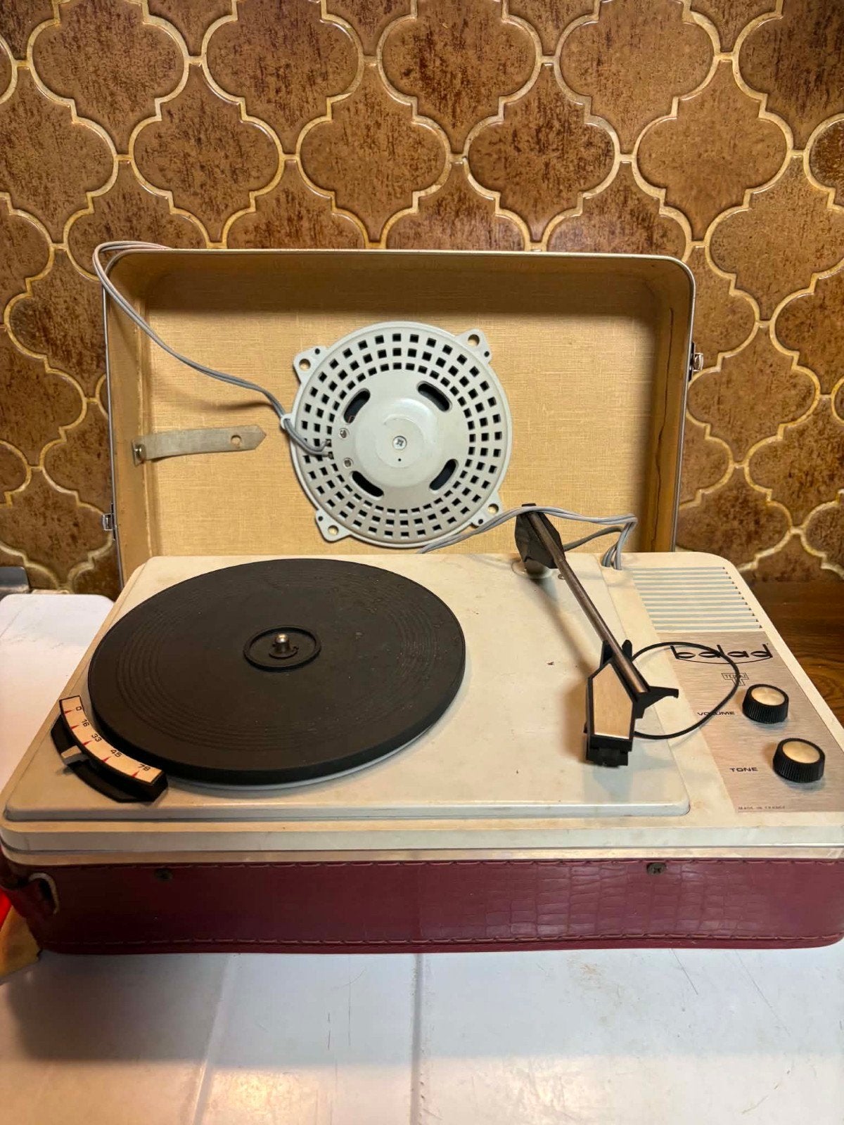 tourne disque, Enlèvement