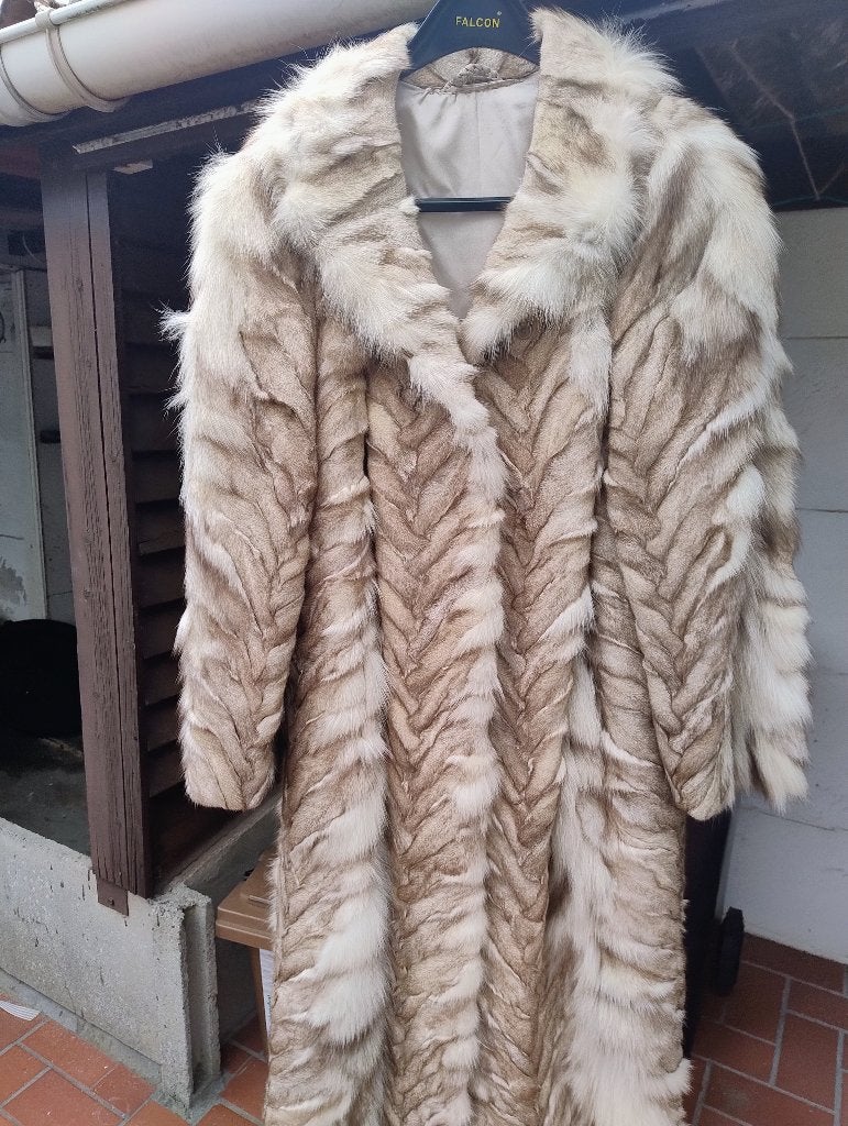 Mantel in konijnenbont, Bruin, Maat 46/48 (XL) of groter, Zo goed als nieuw, Ophalen
