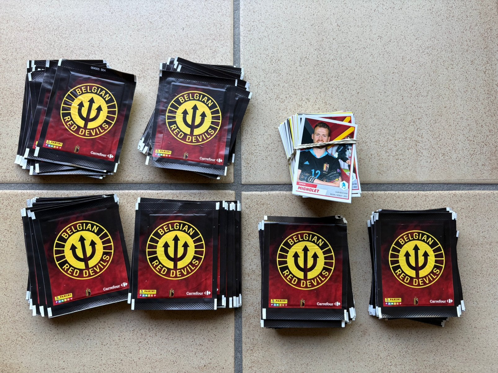 130 Paquets Panini - Red Devils - 2022 et cartes simples, Verzamelen, Ophalen, Nieuw