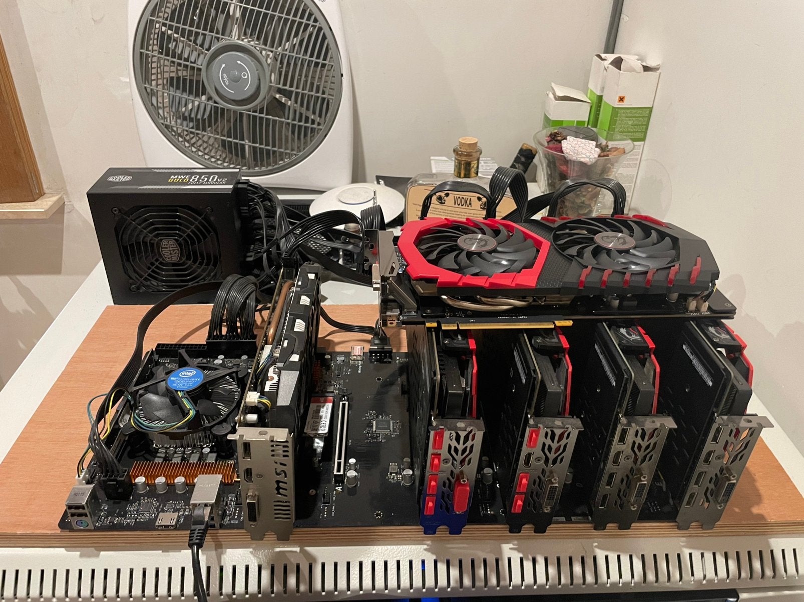 Miningboard met grafische kaarten en voeding, Computers en Software, Videokaarten, Ophalen of Verzenden, Zo goed als nieuw, Nvidia