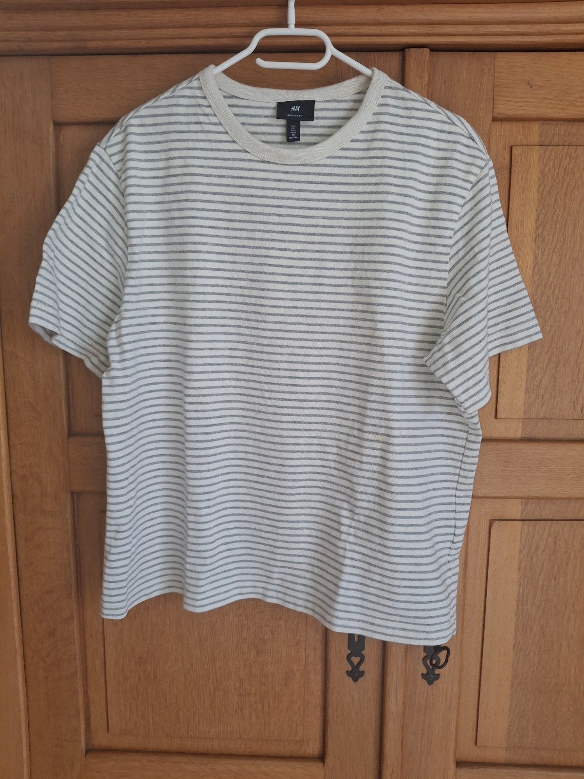 tshirt maat large merk h&m, Kleding | Dames, T-shirts, Ophalen, H&M, Maat 42/44 (L), Korte mouw