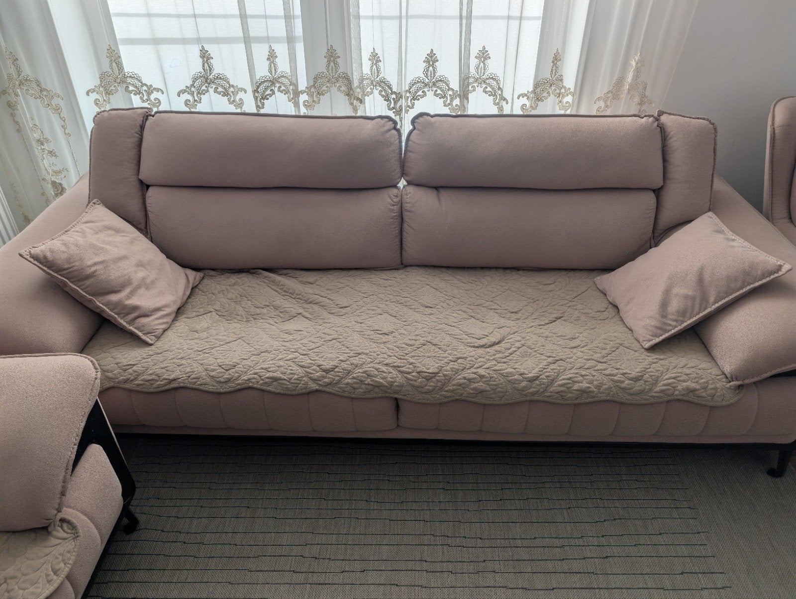 Sofa 3+3+1, Enlèvement