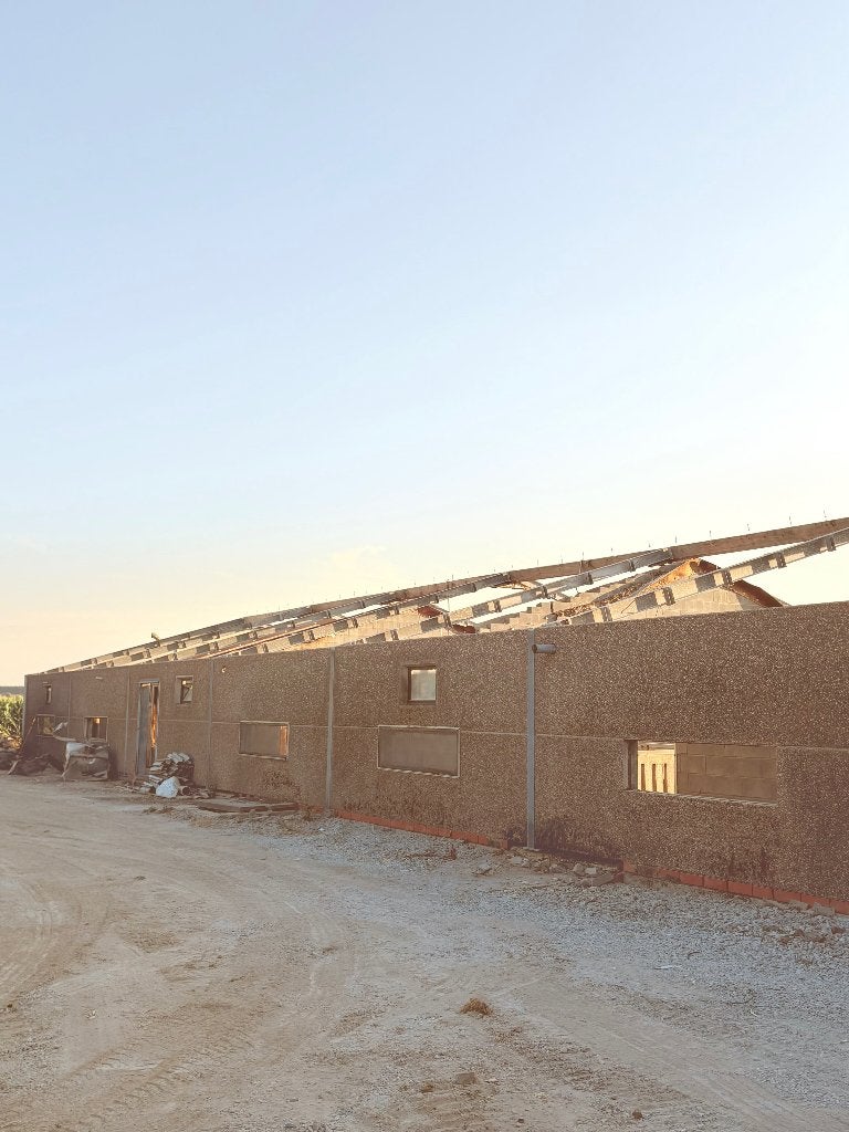 Volledige stal met betonnen zijwanden, Enlèvement, Utilisé, Autres matériaux