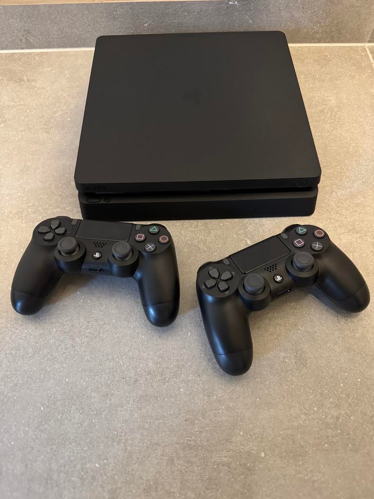 PlayStation 4 Slim met spelletjes, Games en Spelcomputers, Ophalen, Zo goed als nieuw, Met 2 controllers