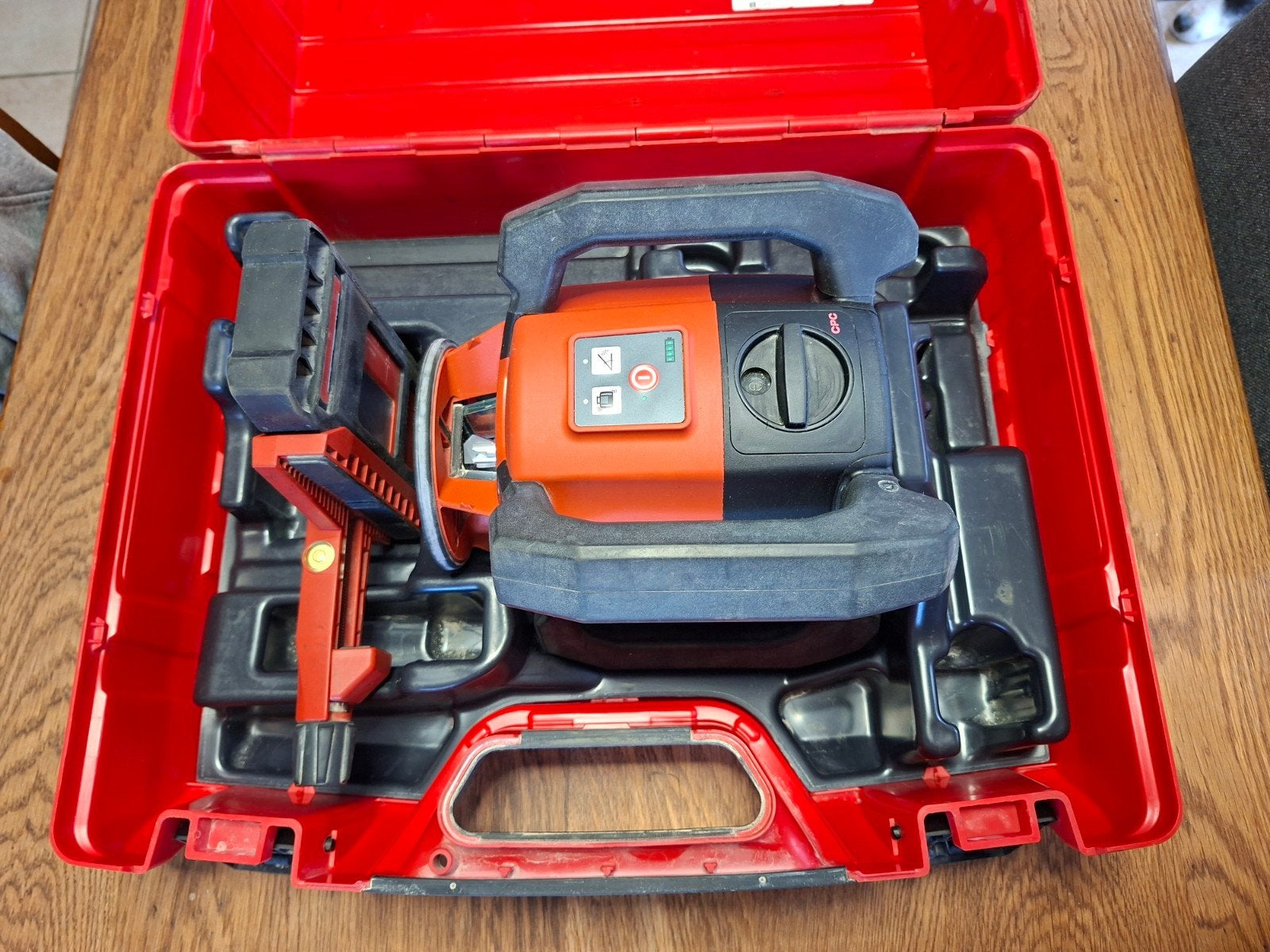 Hilti roterend laserniveau, Ophalen, Inhoud