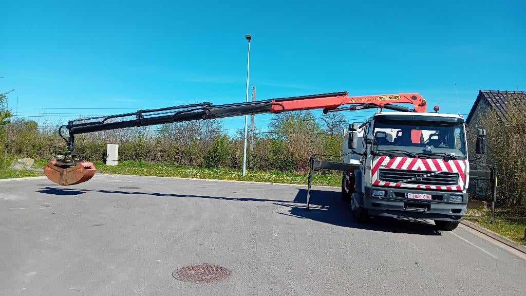 Camion + grue 10 m + benne, Achat, 3 places, Boîte manuelle, 2 portes