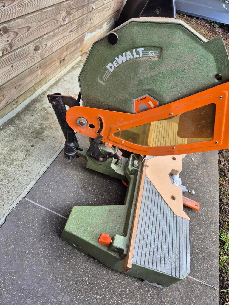 Dewalt verstekzaag, Ophalen