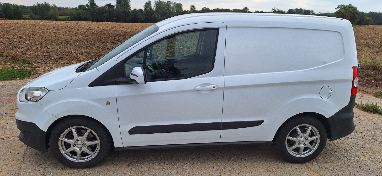 Ford Transit Courier 1.0 Benzine 100ch Airconditioning JA, Auto's, Bestelwagens en Lichte vracht, Voorwielaandrijving, Stof, 1200 kg