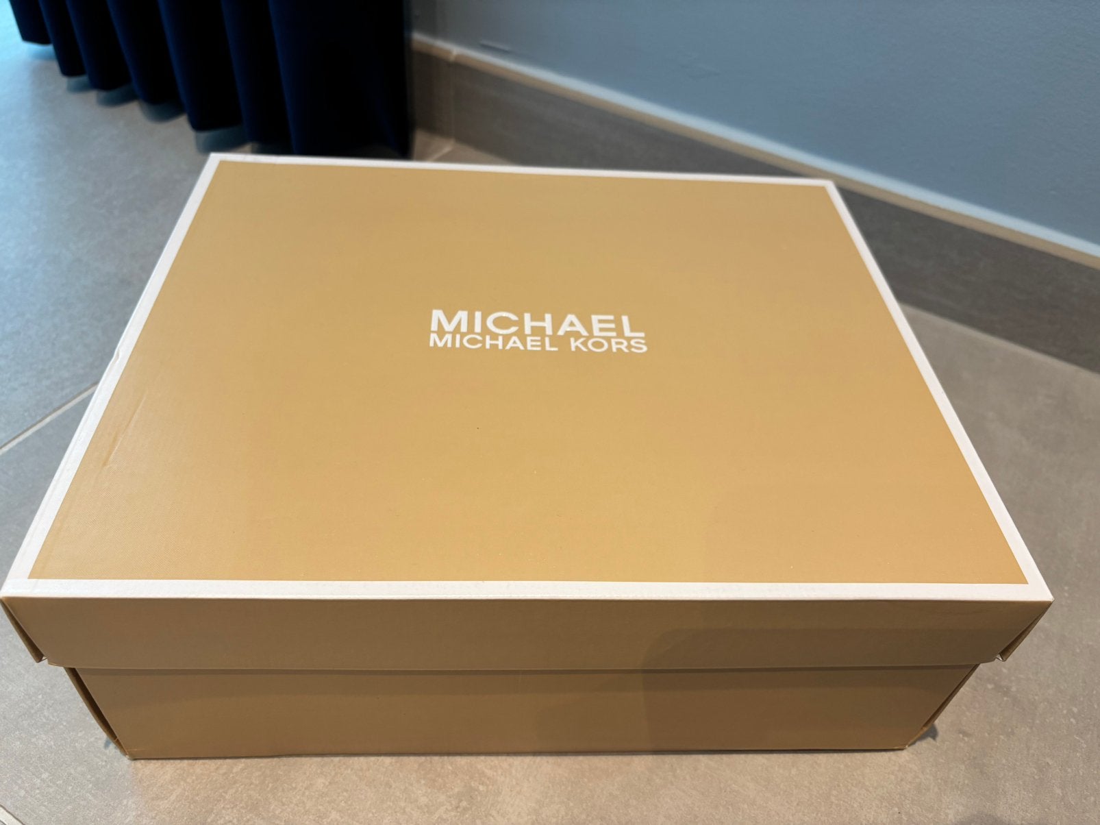 Michael Kors - Sia Leather Platform Sandal (36,5), Vêtements | Femmes, Michael Kors, Enlèvement ou Envoi, Comme neuf, Sandales et Mûles