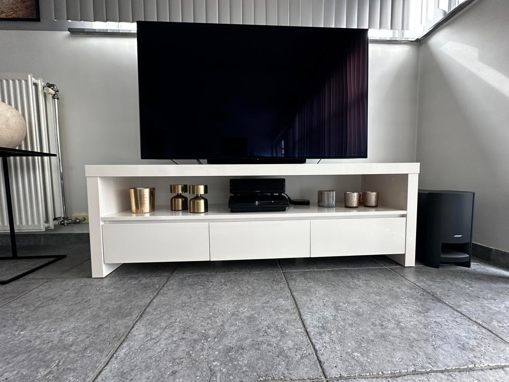 Weba meubels hoogglans wit.Eettafel en tv kast nog over, Huis en Inrichting, Ophalen, Gebruikt