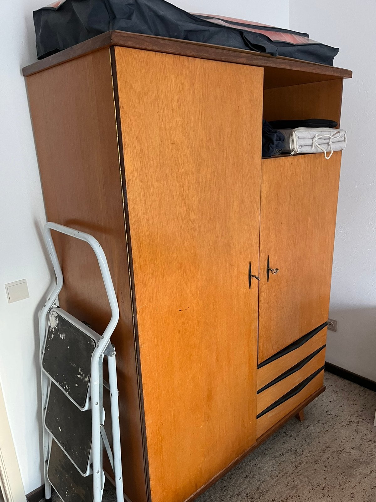 Kleerkast,2 bedden en bureau, Enlèvement
