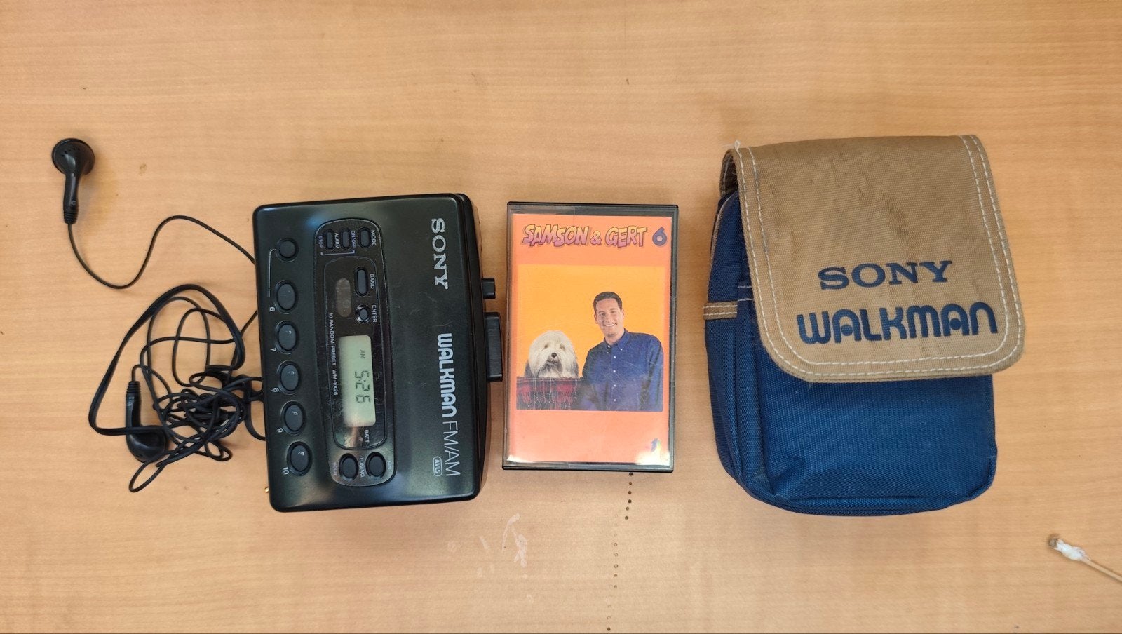 Vintage Sony Walkman WM-FX28 – Inclusief hoes en cassette, Audio, Tv en Foto, Walkmans, Discmans en Minidiscspelers, Ophalen of Verzenden