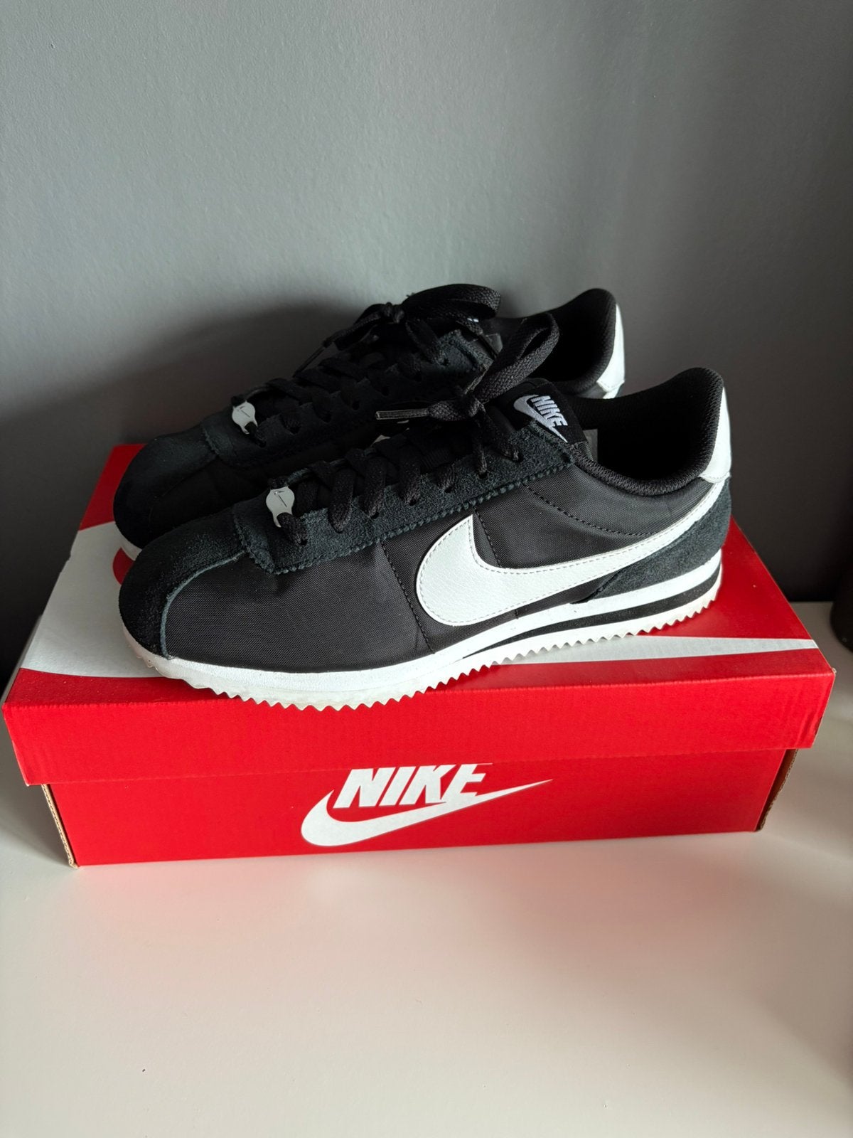 Nike cortez p40, Vêtements | Femmes, Chaussures, Enlèvement, Comme neuf