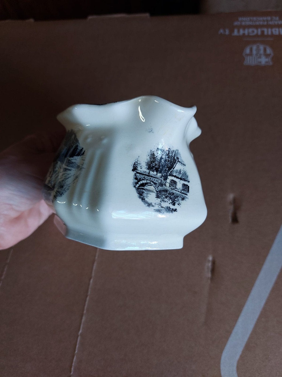 Vaisselle ancienne complète, Enlèvement