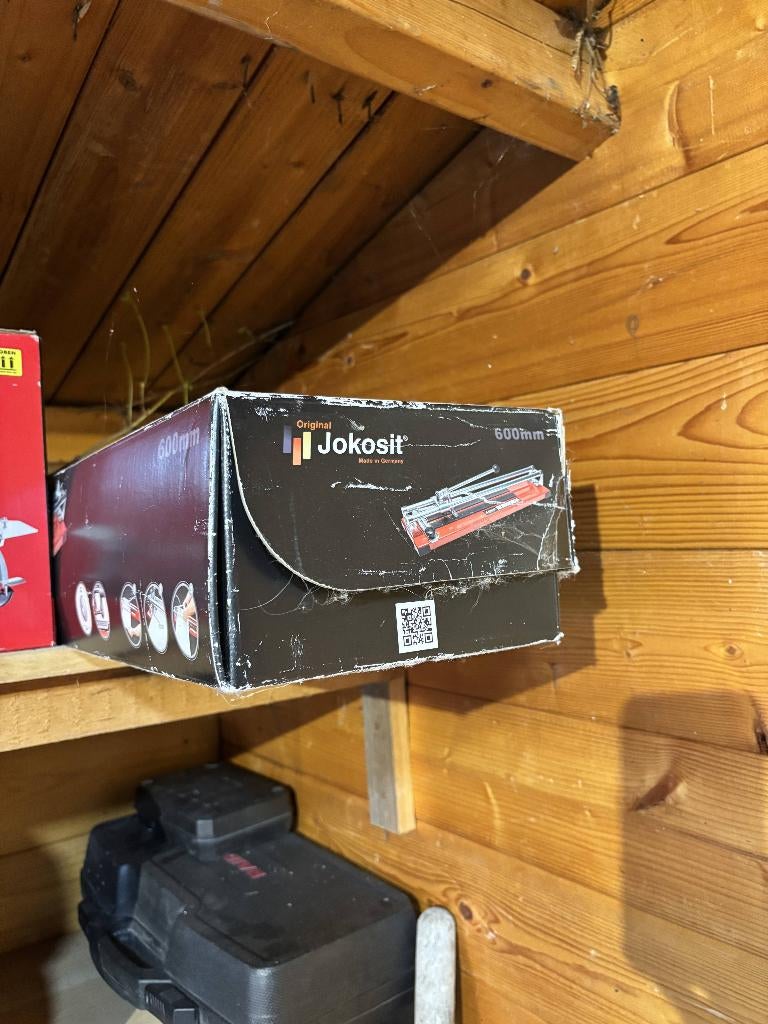 Jokosit tegelsnijder, Enlèvement, Neuf