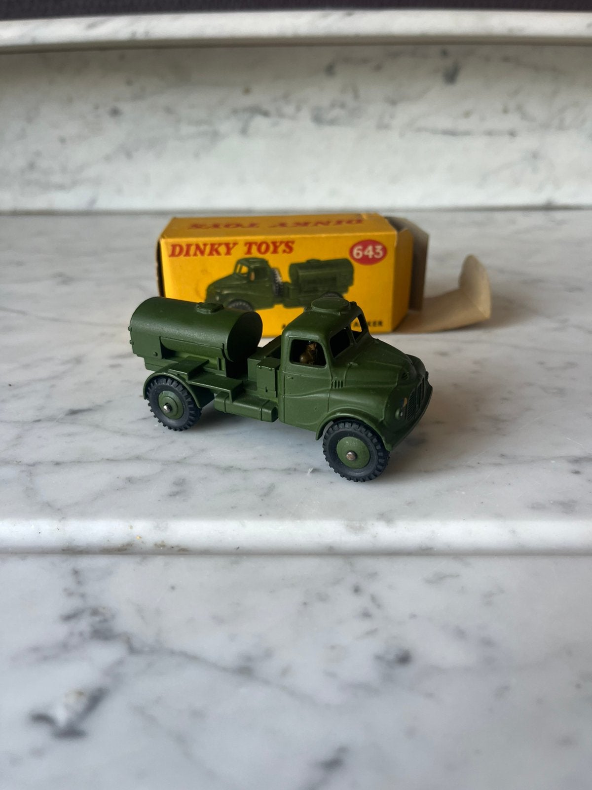 Voitures originales Dinky Toys/ Matchbox, Enlèvement, Comme neuf, Voiture, Matchbox