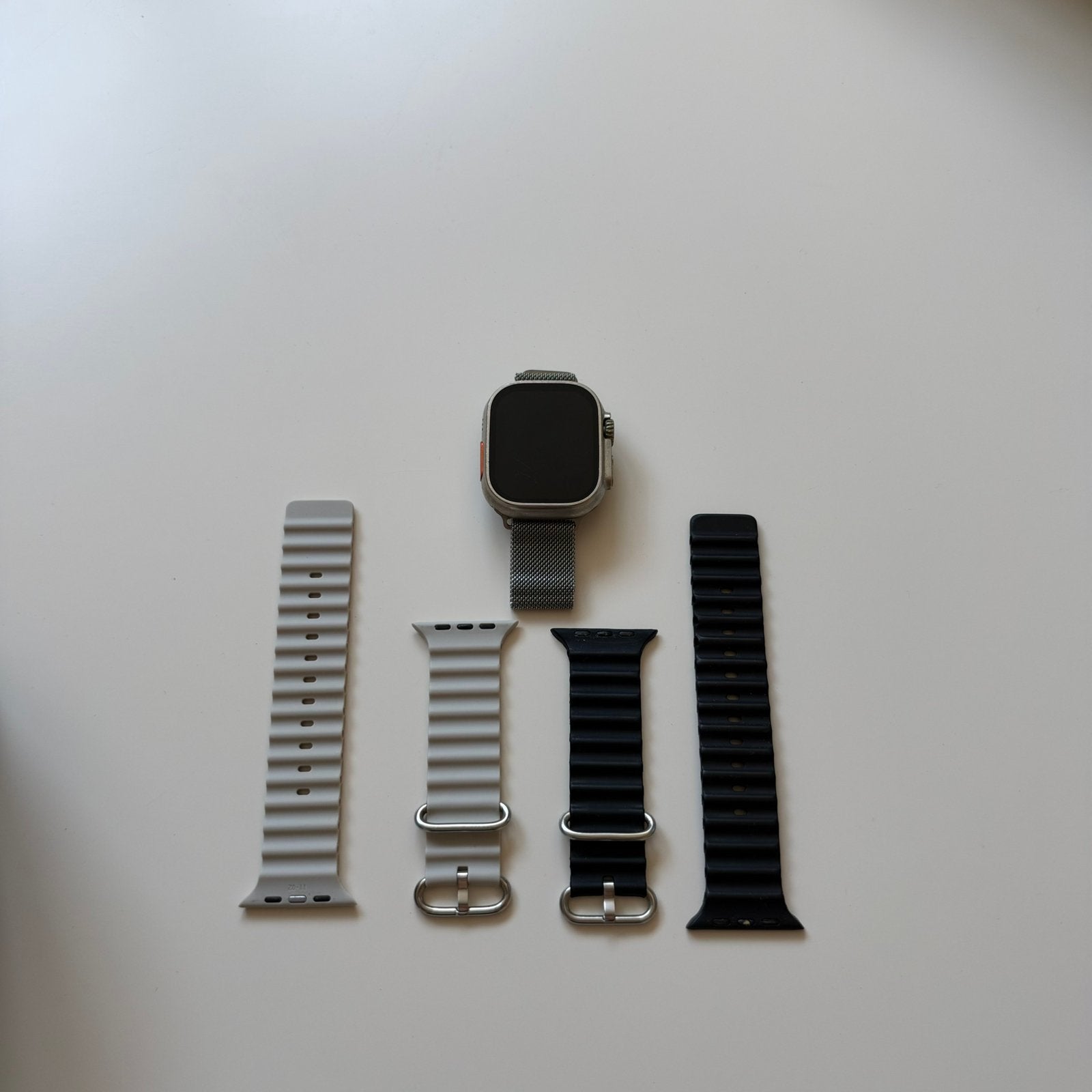 Ultra smartwatch + 3 bandjes (grijs, zwart, metallic), Handtassen en Accessoires, Ophalen