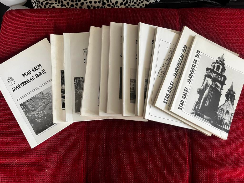 11 stuks Stad Aalst jaarverslag 1979 tot 1988, Boeken, Tijdschriften en Kranten, Ophalen of Verzenden, Zo goed als nieuw