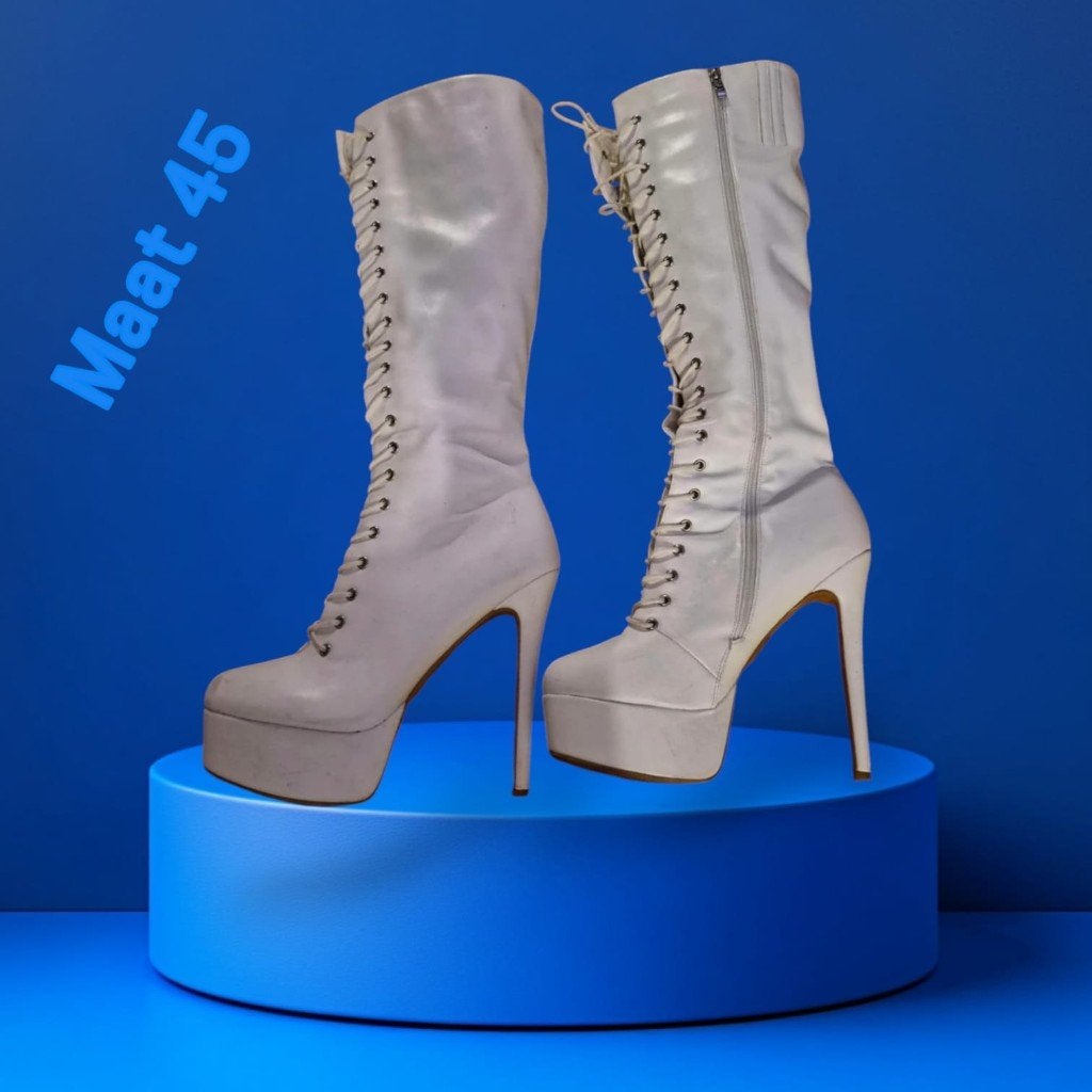 witte laarzen met veters mt45, Kleding | Dames, Hoge laarzen, Wit, Zo goed als nieuw, Ophalen