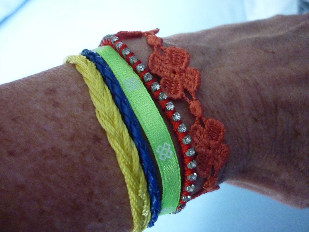 Armband met Magneetsluiting voor Meisjes, Handtassen en Accessoires, Kindersieraden, Ophalen of Verzenden, Zo goed als nieuw, Rood
