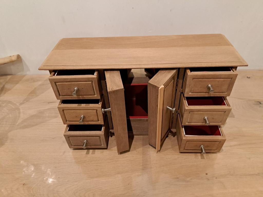 Kleine kastje voor juwelen of sleutels, Ophalen