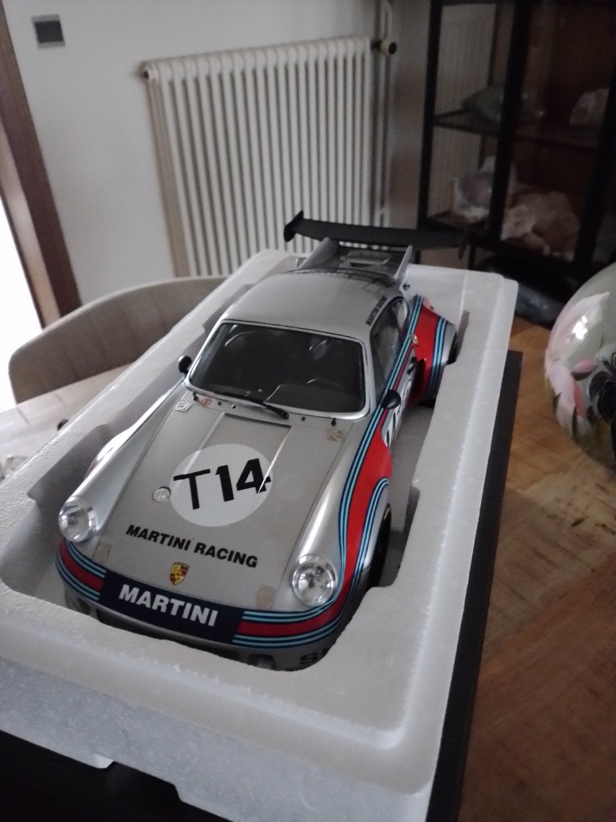 2 Porsche Carrera 911 1/12, Enlèvement, Neuf, Plus grand que 1:32, Voiture
