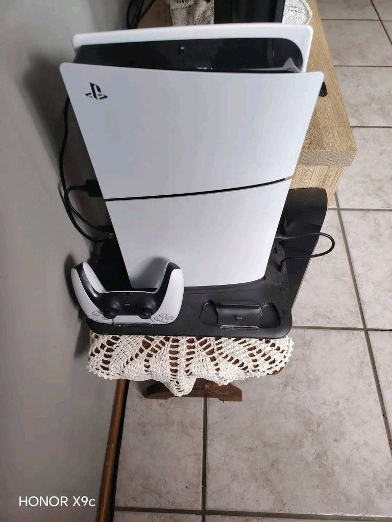 PlayStation 5 slim gloednieuw, Games en Spelcomputers, Spelcomputers | Sony PlayStation 5, Verzenden, Zo goed als nieuw, Playstation 5