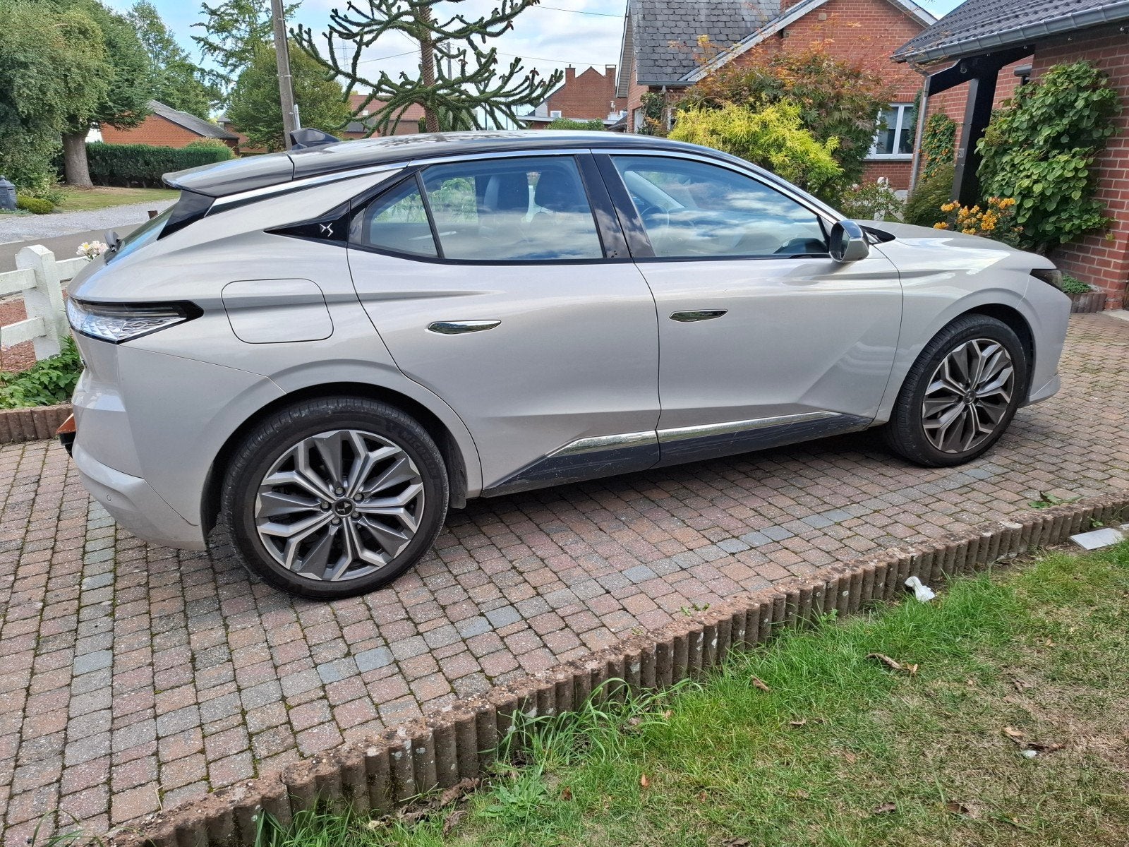 DS 4 PEARL TOIT NOIR 1,5 DIESEL TROCADERO, Auto's, Dealer onderhouden, 4 cilinders, Leder, 96 kW