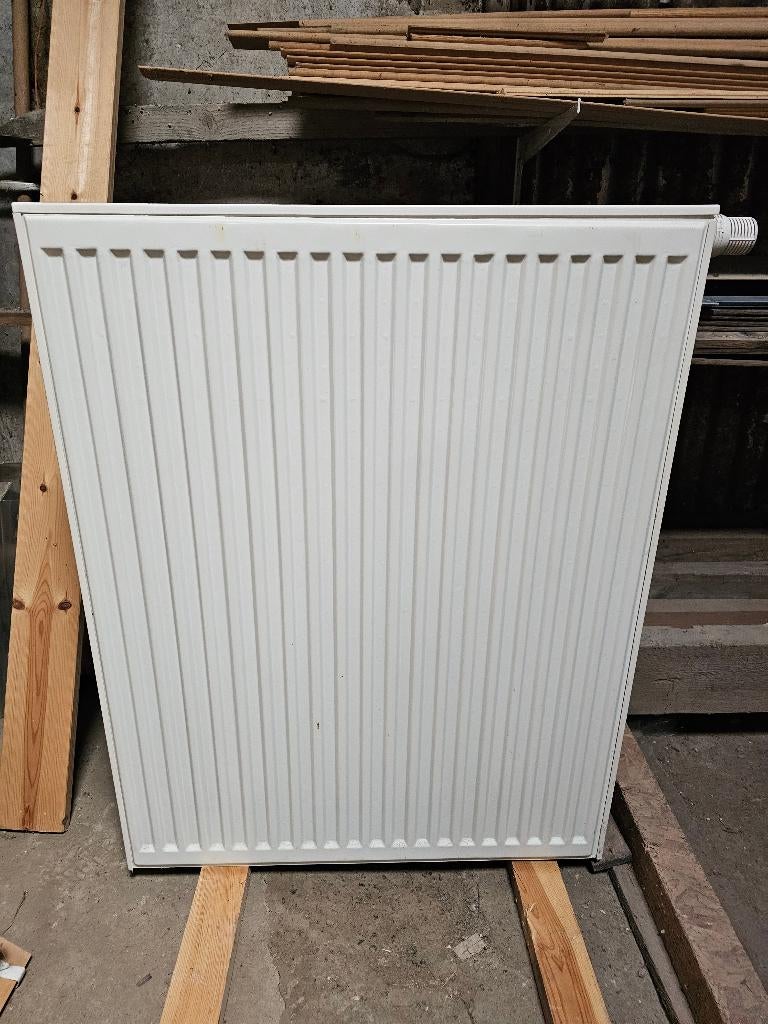Radiator Henrad Premium 90x70 + beugels, Ophalen, Radiator, Zo goed als nieuw, 60 tot 150 cm